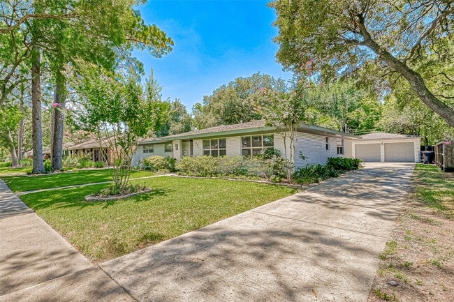 Photo - 5611 Briarbend Dr