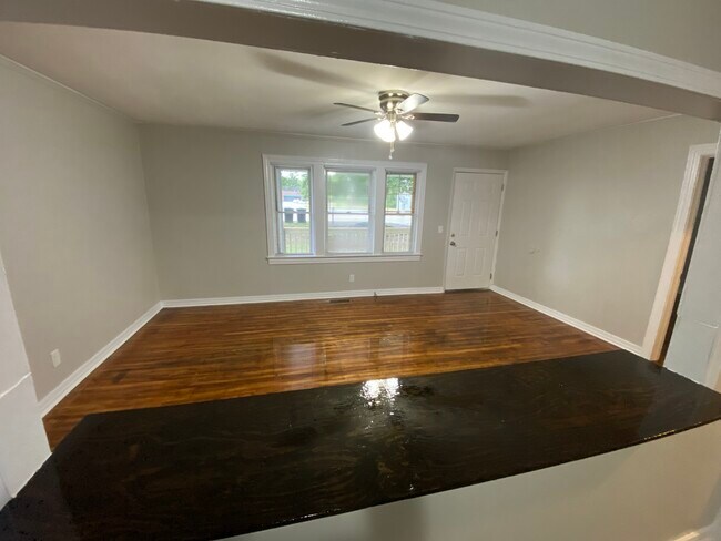 Photo - 608 S Main St