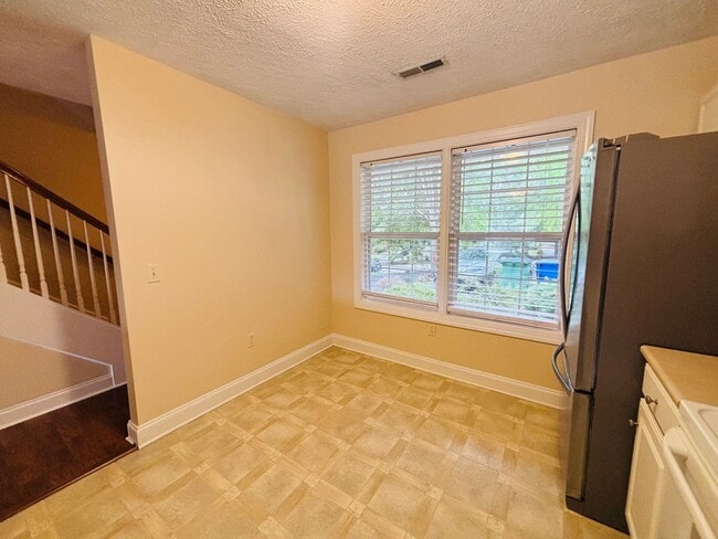 Photo - 120 Willow Oak Dr NW