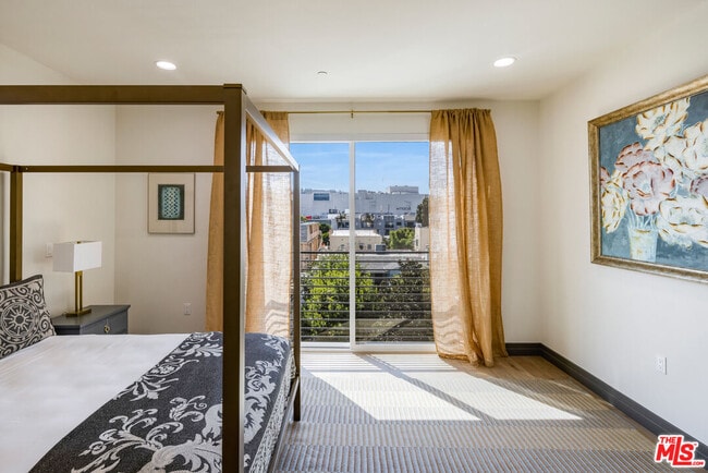 Photo - 118 Orlando Ave Unit 301