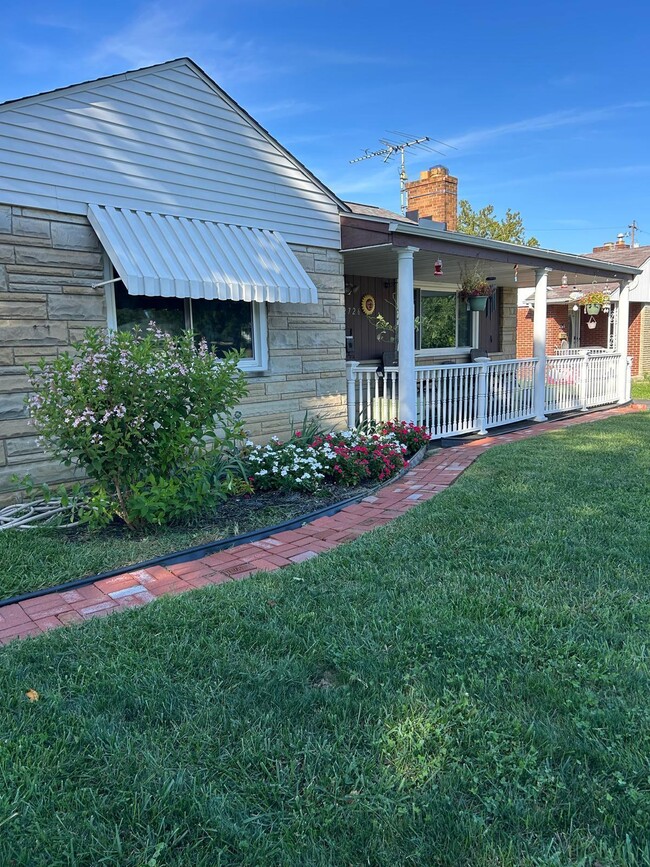2726 Bernadette Rd