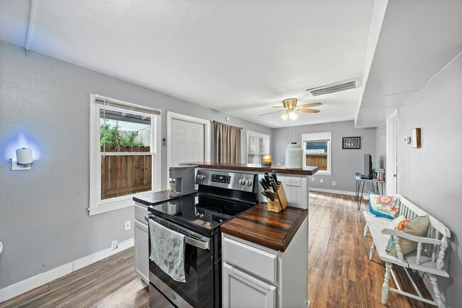 Photo - 609 Sealy Ave