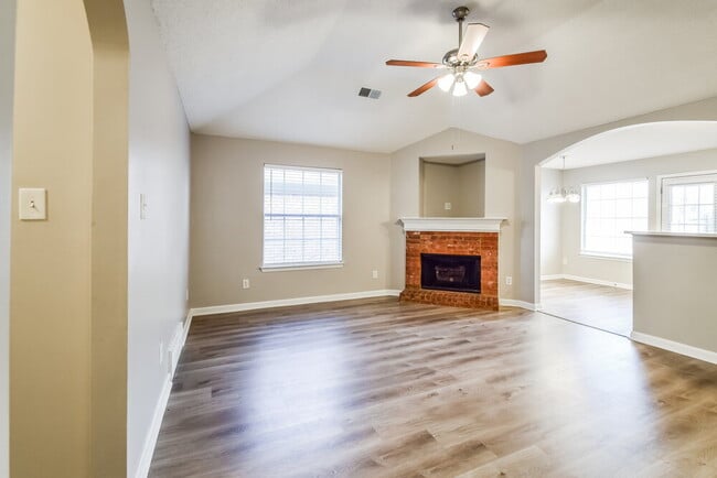 Photo - 1107 Breezy Valley Dr