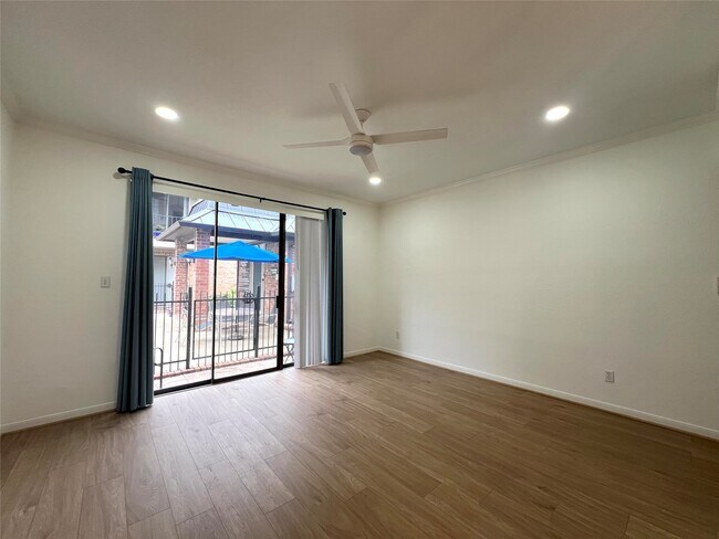 Photo - 2425 Underwood St Unidad 154