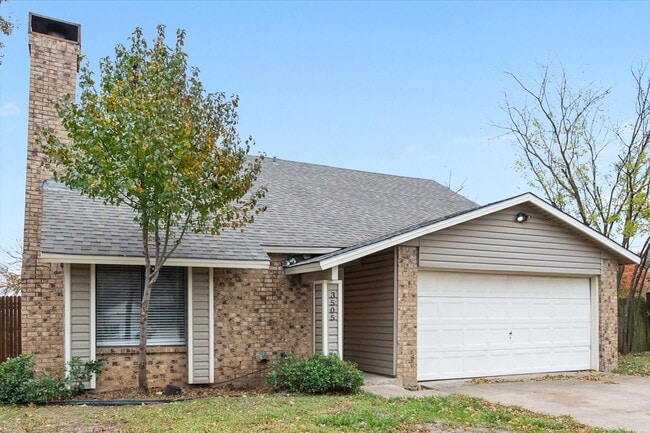 Photo - Lake Arlington area 4 bedroom with large yard