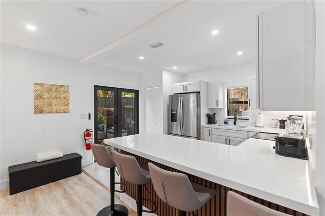 Photo - 719 NE 36th St