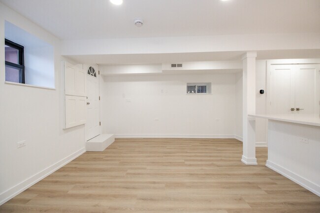 Photo - 1139 N Winchester Ave