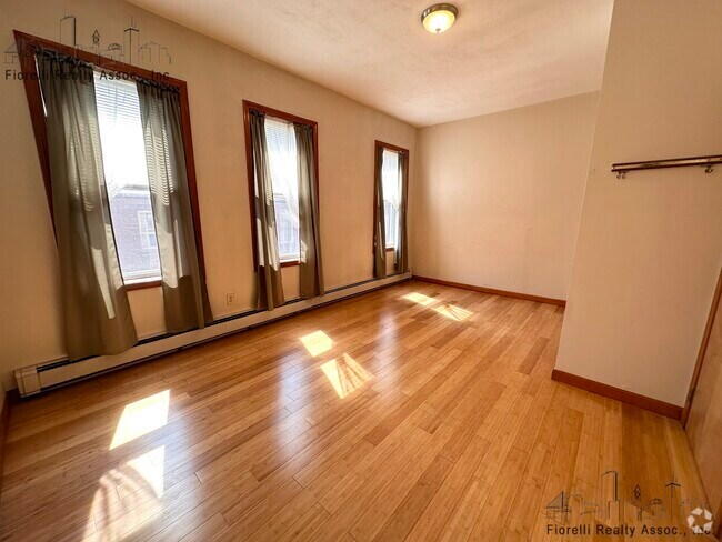 Building Photo - 182 Salem St Unit 3 Rental