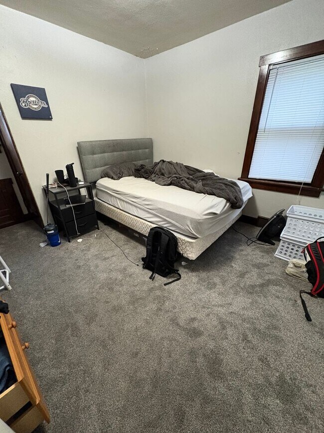 Photo - Centrally located 3 Bedroom, 1 Bathroom Ap... Unidad 1012