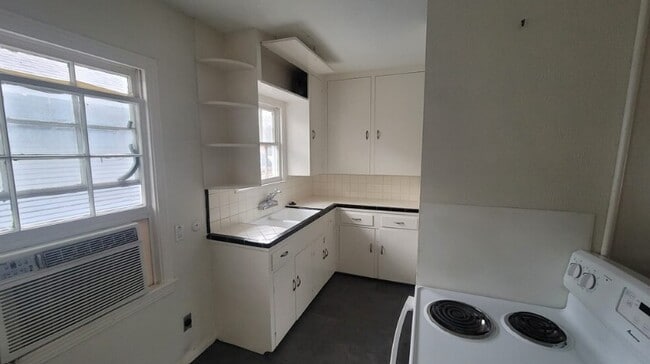 Photo - Avondale and Crocker Street Apartments