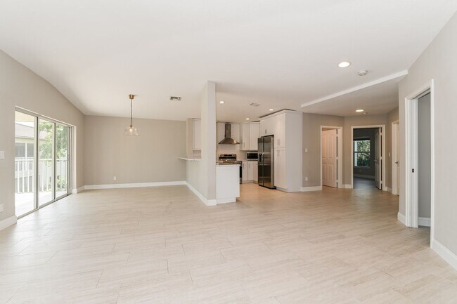 Photo - Sunny Lakeview 3BR / 2BA Home in Gated Community in North Naples, FL Unidad 906