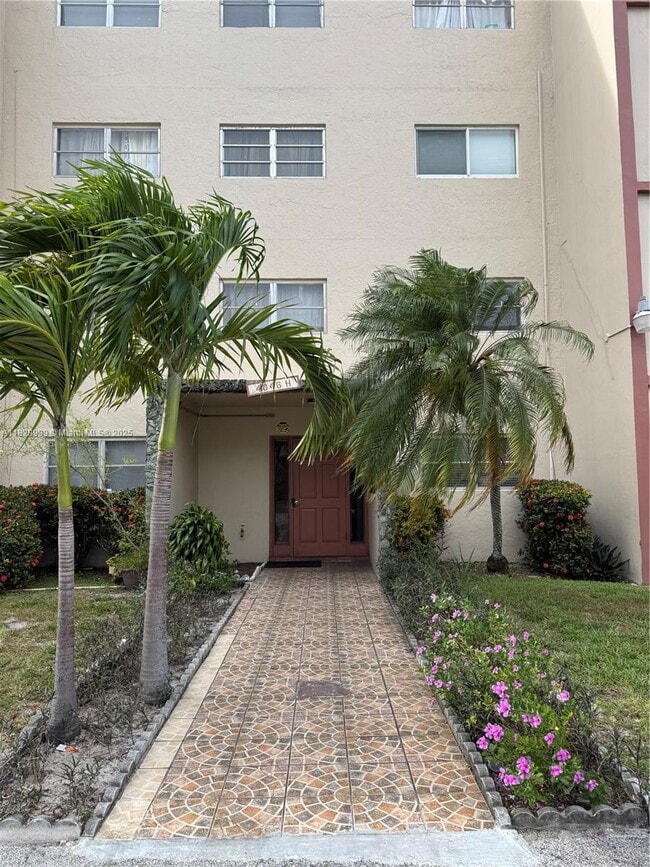 Building Photo - 4046 NW 19th St Unit 308 Rental