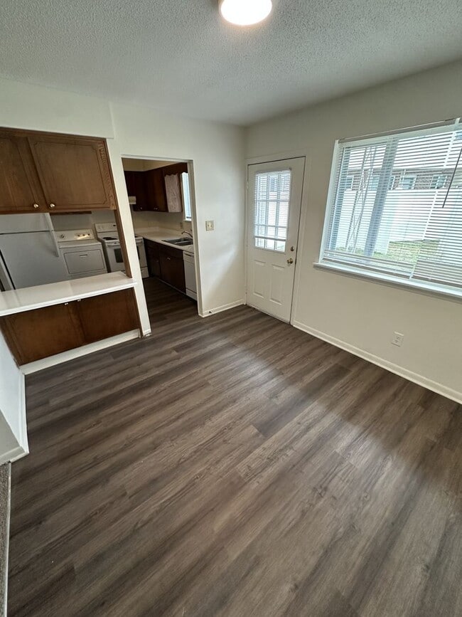 Photo - 3 Bedroom 2.5 Bathroom Condo!