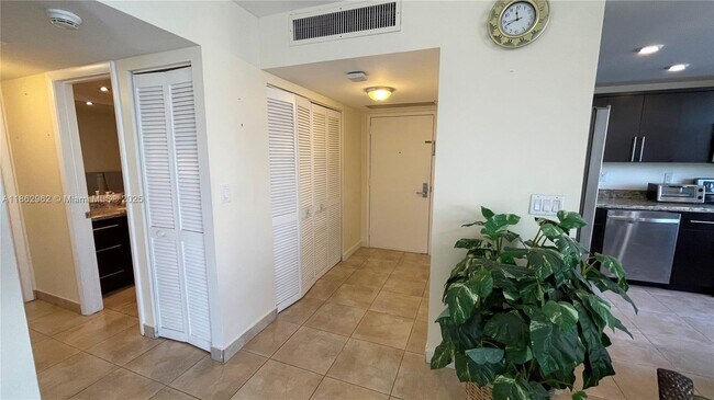 Photo - 780 NE 69th St Unidad 601