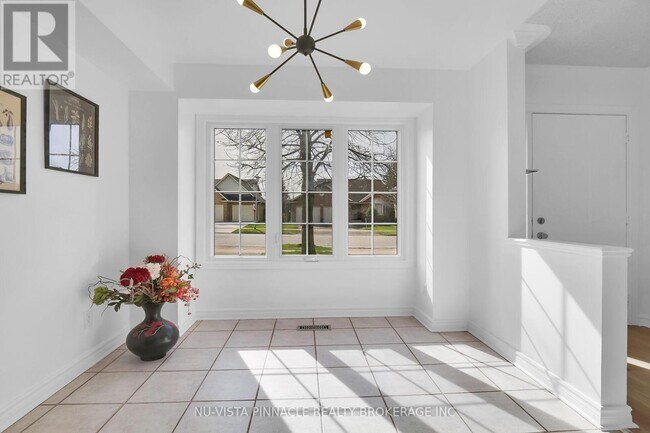 Photo - 410 Ambleside Dr