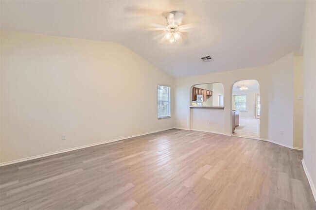 Photo - 716 Scheel Rd