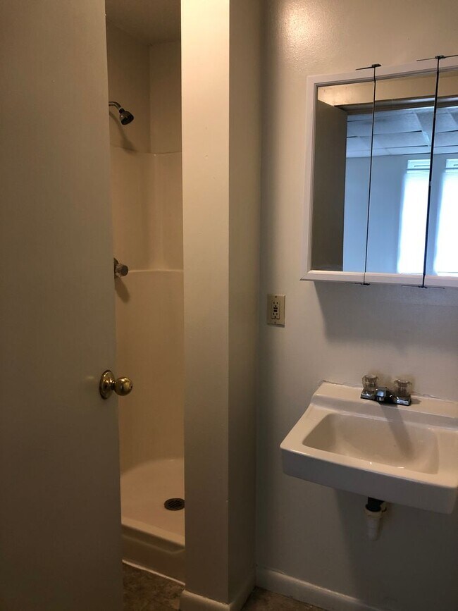 Photo - 1115 N College Ave Unidad Main