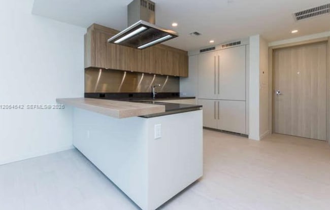 Photo - 1000 Brickell Plz
