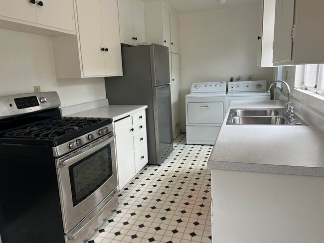 Photo - Ash Ave. Unit A