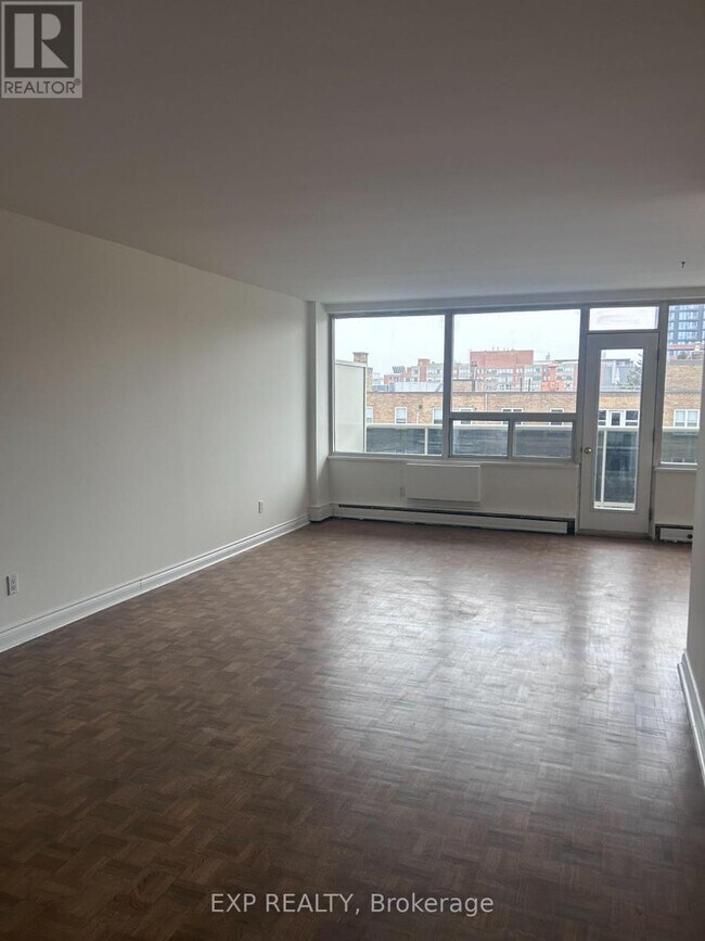 Photo - 650 Briar Hill Ave Unité 711