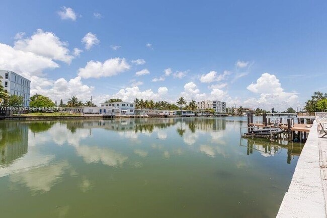 Building Photo - 8220 Byron Ave Unit 5