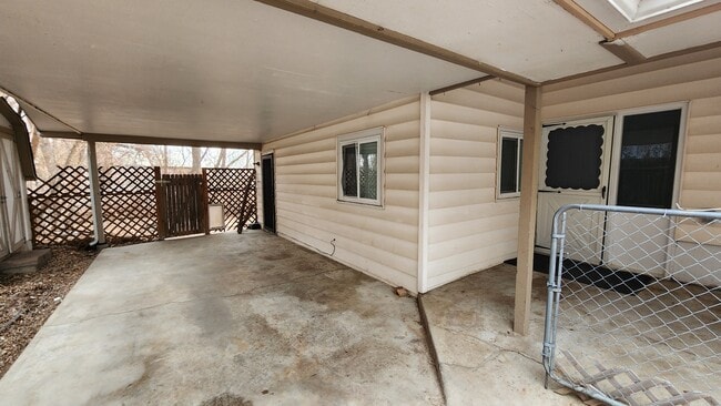 Photo - 1526 Main St