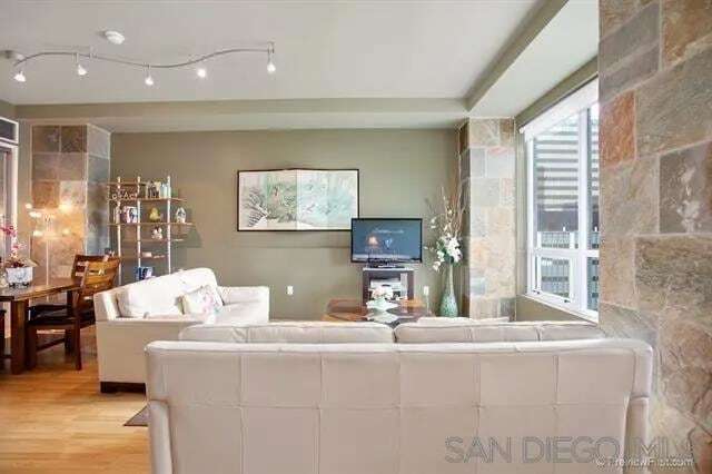 Photo - 350 W Ash St Unidad 811