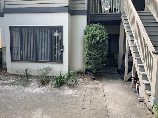 Building Photo - 315 E Hall St Rental