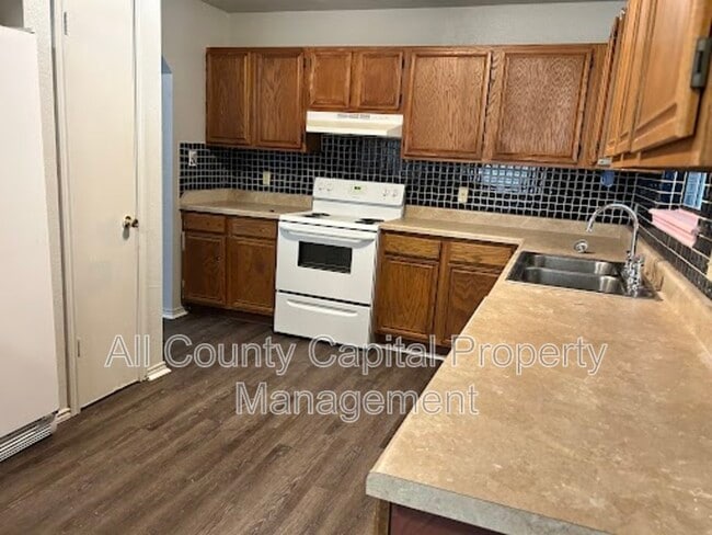 Photo - 1128 Field St