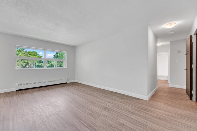 Photo - Huron Gardens