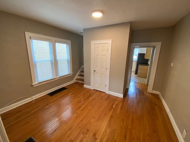 Photo - Indianola Ave 2567-2569 WACPM Unit 2567