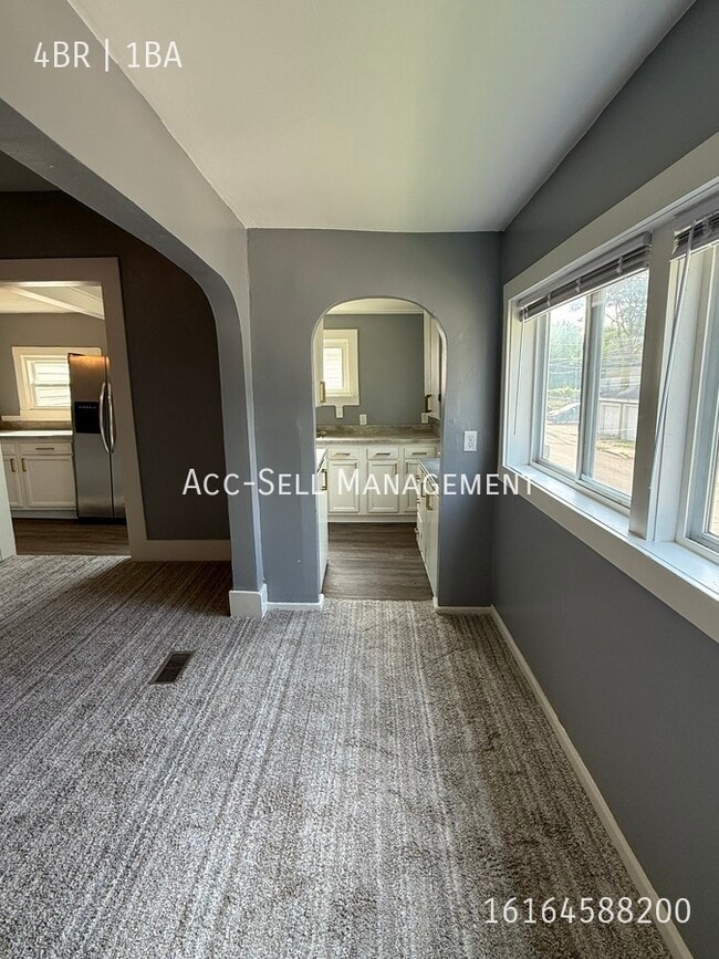 Photo - 419 Brenner St NE