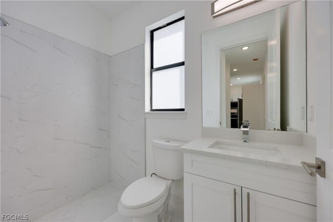 Photo - 714 W 12th St