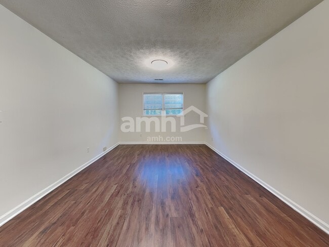 Photo - 541 Clyde Dr