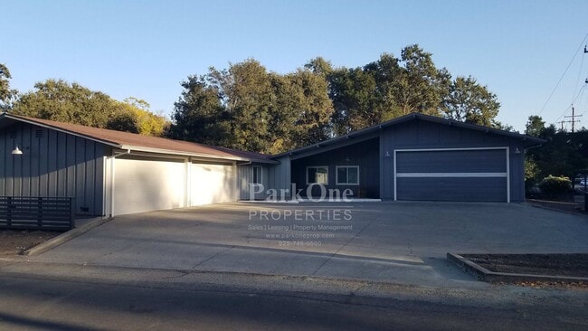 Building Photo - Nicely Remodeled Walnut Creek Saranap Home