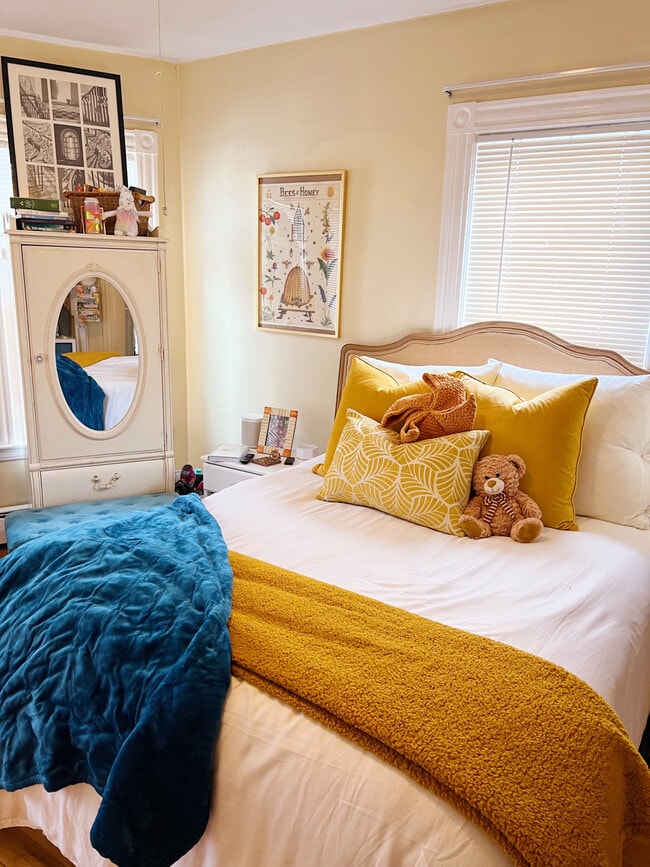 Building Photo - 2 Gilson Ter Unit 3