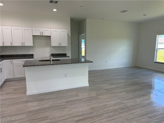 Photo - 1027 Eisenhower Blvd