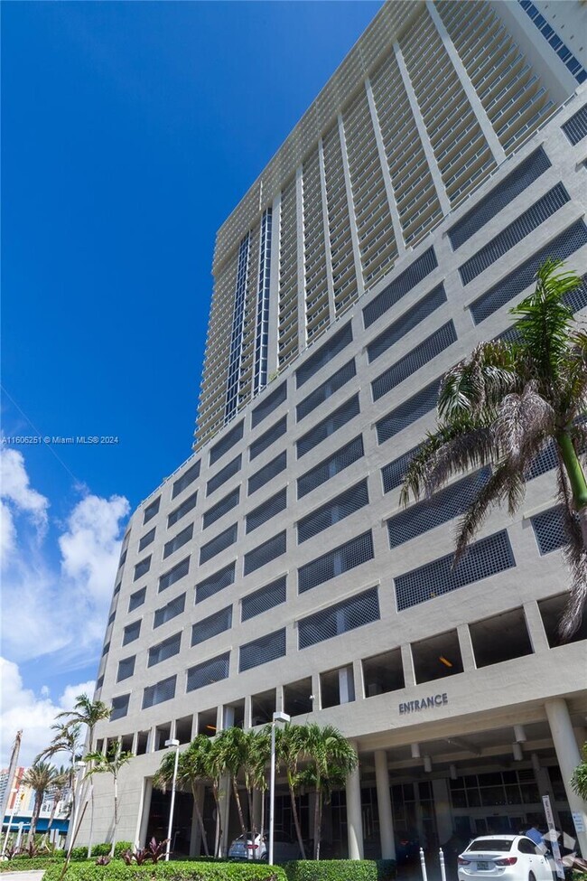 Building Photo - 16699 Collins Ave Unit 3707 Rental