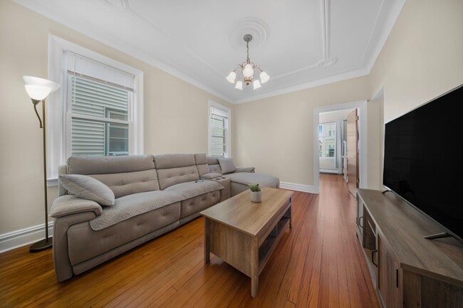 152 W 9th St Unit 1