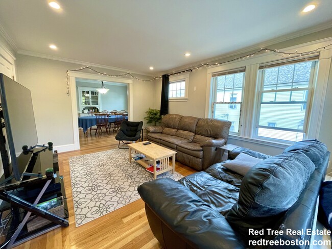 Photo - 896 Fellsway Apartments Unit 2