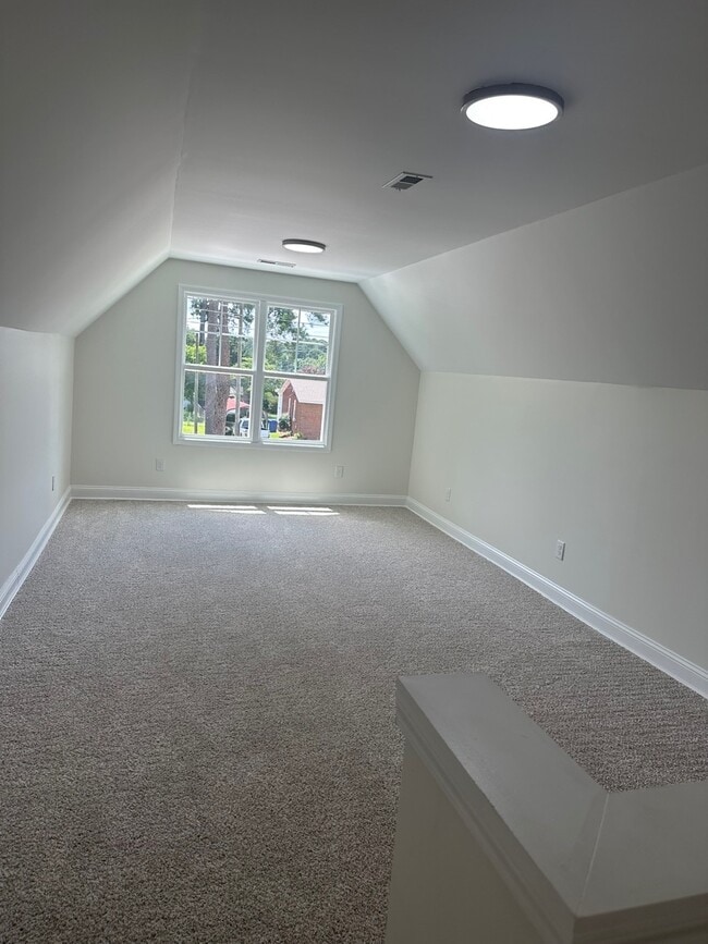 Photo - 645 Glensford Dr