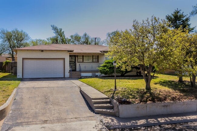 Photo - 118 N Goliad St