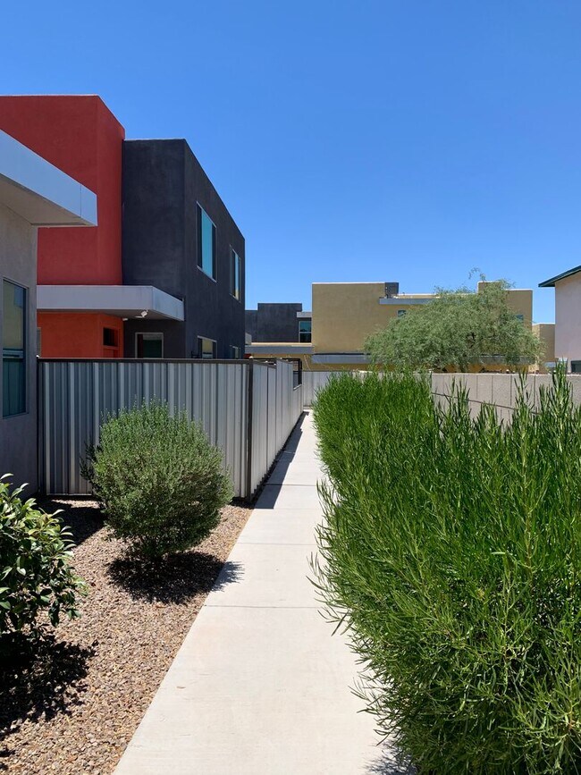 Photo - 975 E Park Modern Dr