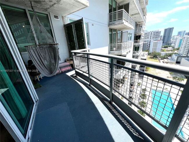 Photo - 690 SW 1st Ct Unidad 1934