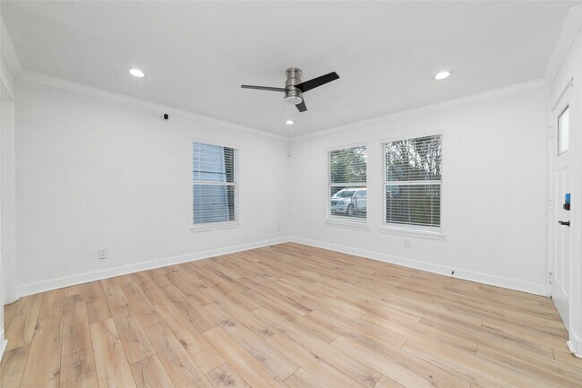 Photo - 7125 Conley St
