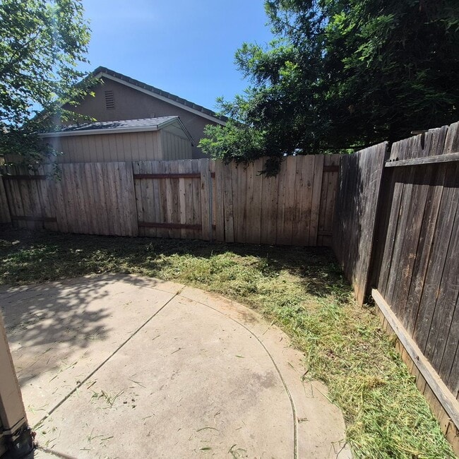 Photo - Single story Elk Grove home, 4 bedrooms, 2 baths; nice floor plan