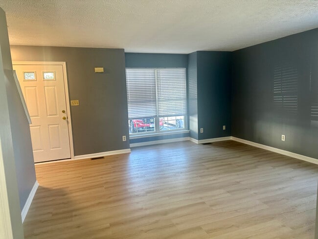 Photo - 314 Sutton Ct