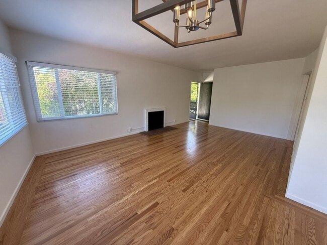 Building Photo - 1 W Santa Inez Ave Unit Apartment O