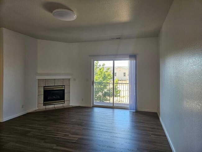 4730 #5 Living Room