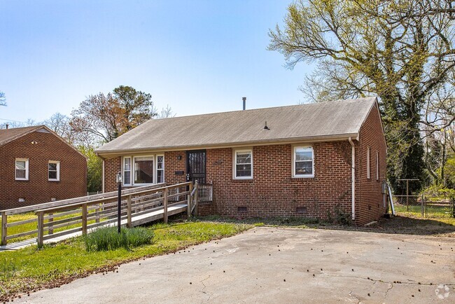 Building Photo - 3 Bed / 1 Bath Rancher - COMING SOON! Rental